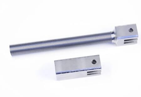 Kettenanker und Kettenböcke